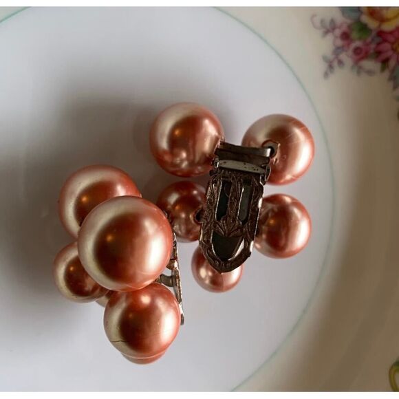 Vintage Rose Gold Pearl Earrings, in Silver, Unsigned - Picture 4 of 4